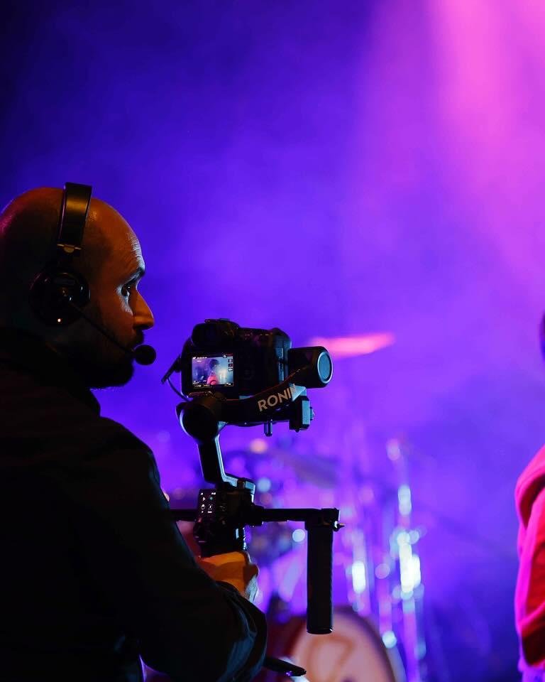 Antonio Sobra in azione sul palco