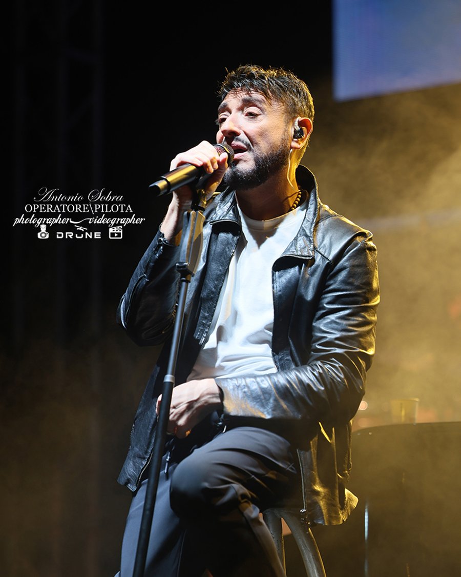 Seduto sul Palco